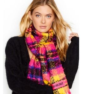 Victoria’s Secret Winter Angel Plush Plaid Scarf